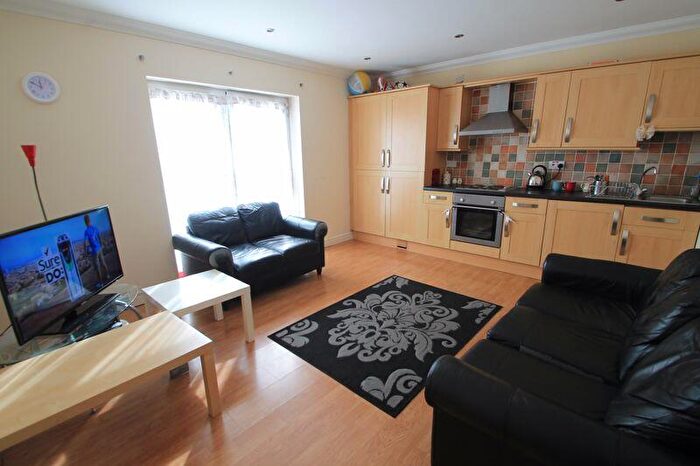 2 Bedroom Flat To Rent In Newport Road, Cardiff, CF24