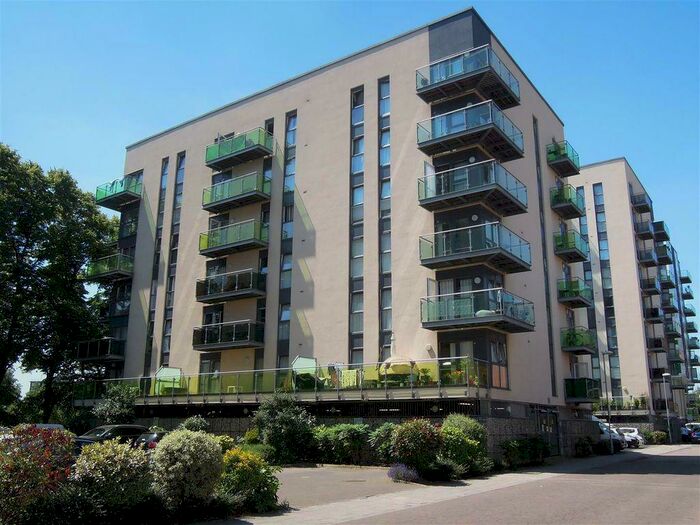 3 Bedroom Flat To Rent In Exeter House, Academy Way, Barking Academy, Dagenham, RM8