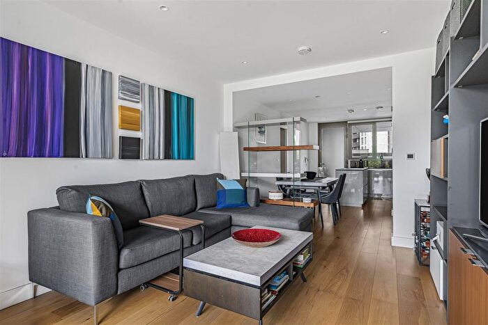 2 Bedroom Flat To Rent In Caithness Walk, Croydon, CR0