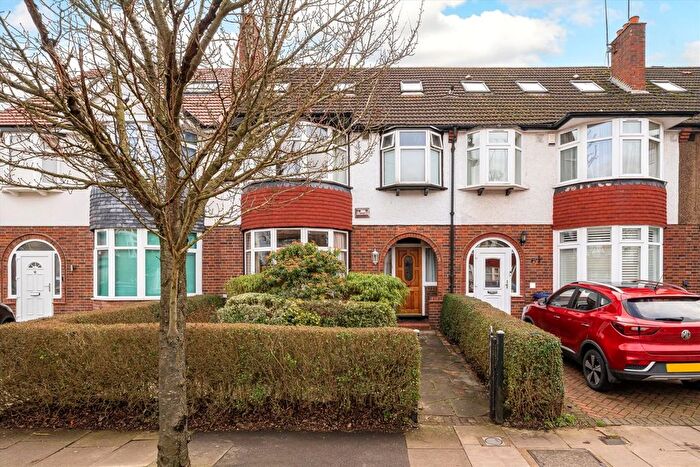 4 Bedroom Property For Sale In Brunswick Road, Ealing, W5