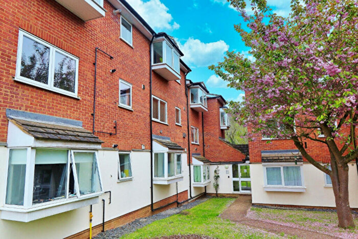 1 Bedroom Apartment For Sale In Harkness Close, Romford, RM3