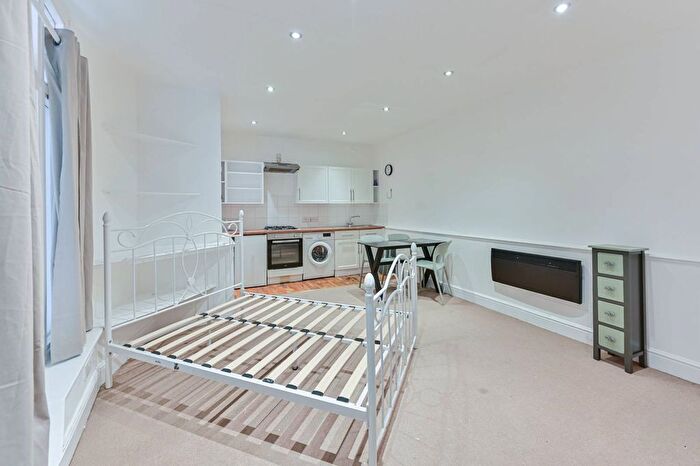 Studio To Rent In West Hill, West Hill, London, SW18