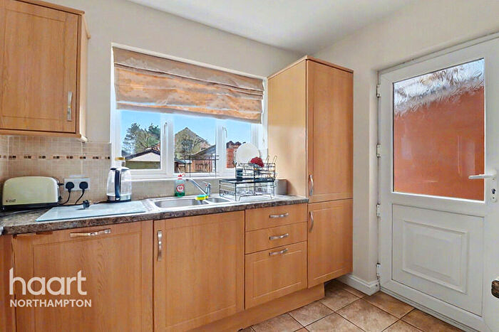 3 Bedroom Semi Detached House For Sale In Birchfield Road East, Northampton, NN3