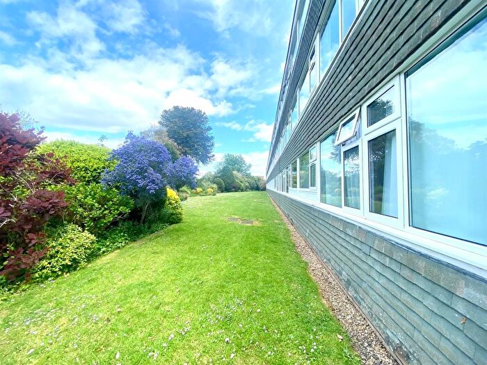 2 Bedroom Flat To Rent In Howecroft Gardens, Westbury On Trym, Bristol, BS9
