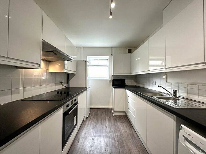 6 Bedroom Semi-Detached House To Rent In Hillside, Brighton, BN2