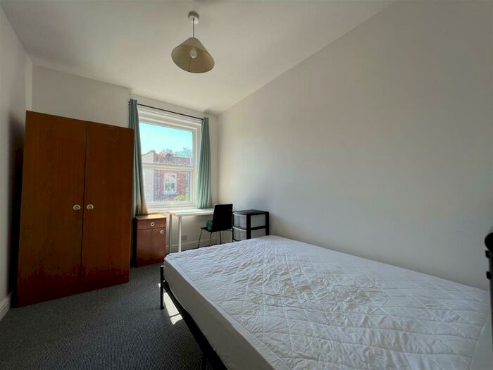 4 Bedroom House To Rent In Baileys Road, Southsea, PO5