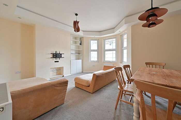 2 Bedroom Flat For Sale In Westland Road, Watford, WD17