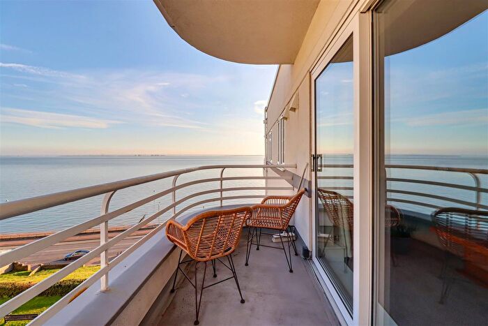 2 Bedroom Flat For Sale In Seaforth Road, Westcliff-On-Sea, SS0