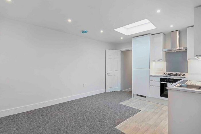 1 Bedroom Flat To Rent In Wades Hill, London, N21