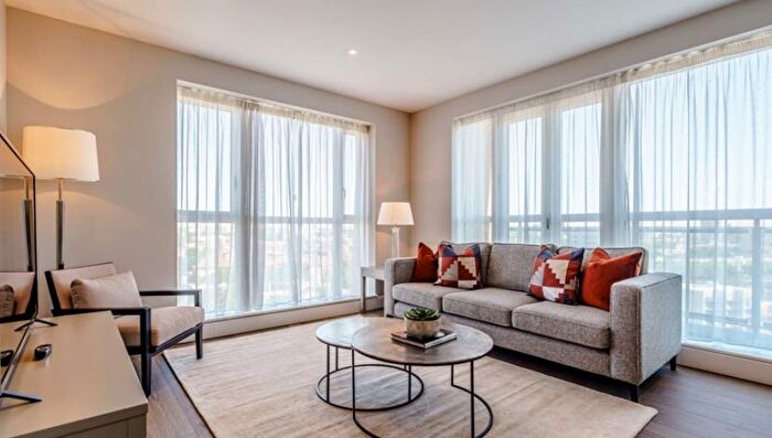 2 Bedroom Flat To Rent In Westferry Circus, Docklands, E14