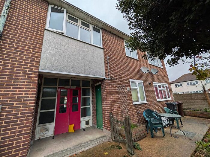 1 Bedroom Flat For Sale In Meadow Road, Barking, IG11