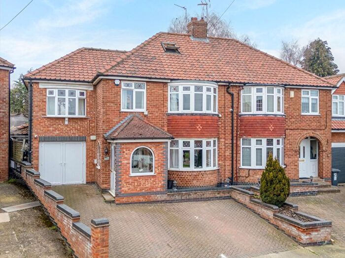 5 Bedroom Semi Detached House For Sale In Almsford Drive, York, YO26