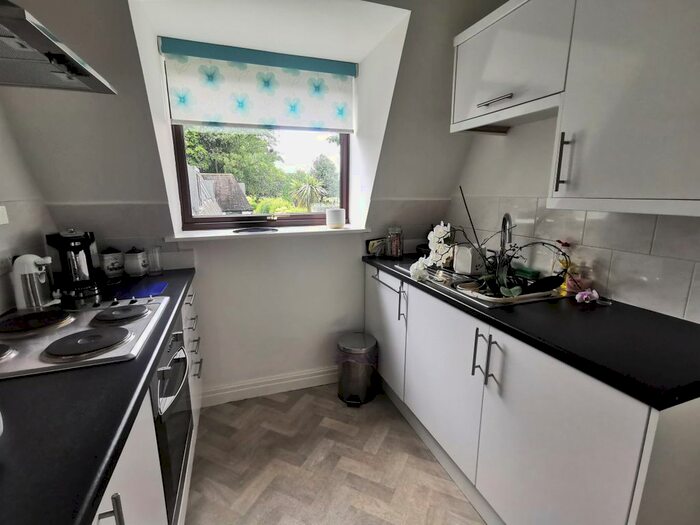 2 Bedroom Flat For Sale In Chestnut Court, Leyland, PR25