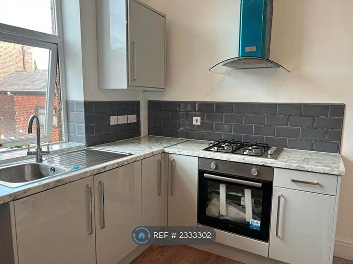 1 Bedroom Terraced House To Rent In Huddersfield Road, Dewsbury, WF13