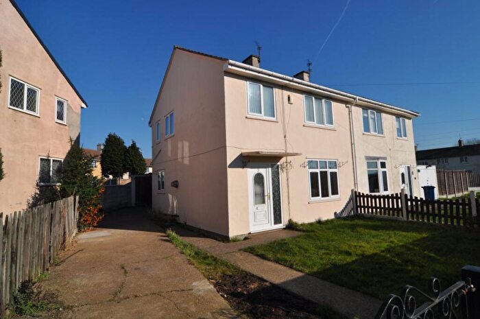3 Bedroom Semi Detached House To Rent In Broomhill View, Bolton On Dearne, S63