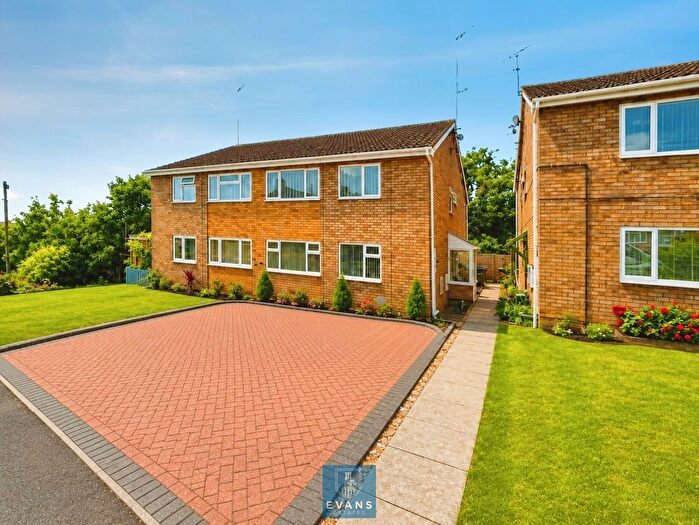 2 Bedroom Flat For Sale In Alderminster Road, Mount Nod, Coventry, CV5