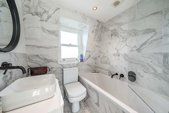 1 Bedroom Flat For Sale In Oakhill Road, Putney, SW15