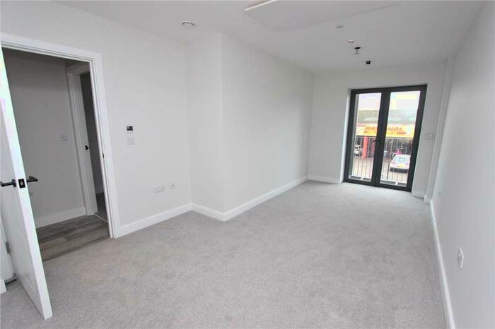 2 Bedroom Flat To Rent In London Road, Hadleigh, Benfleet, SS7