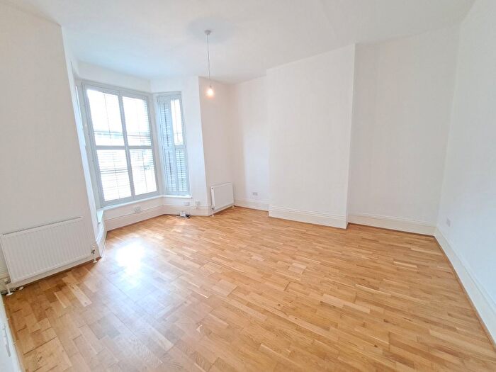 1 Bedroom Flat To Rent In Haringey Park, London, N8