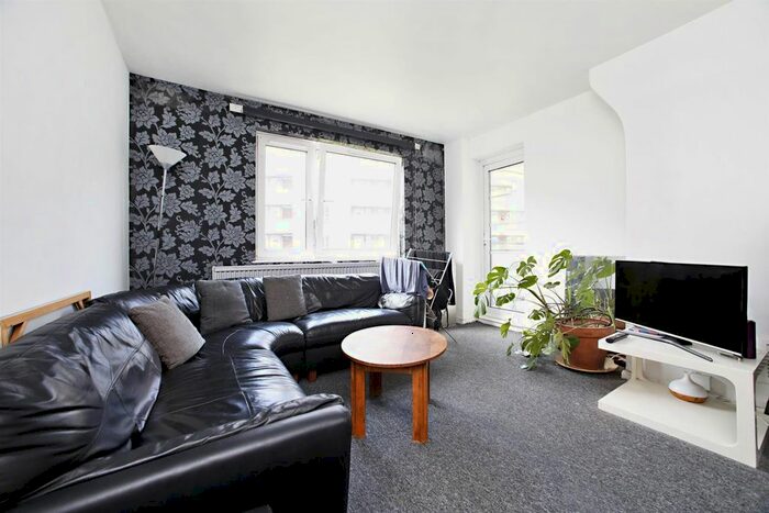 3 Bedroom Flat To Rent In Goffton House, London, Aytoun Road, SW9