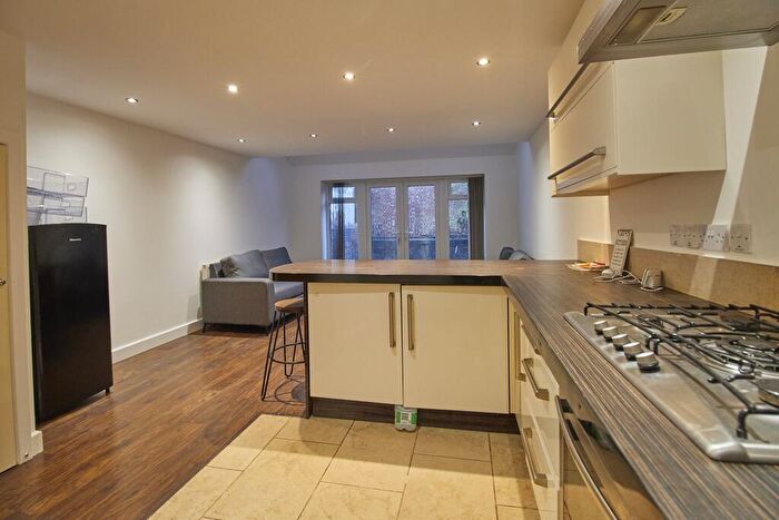 4 Bedroom House To Rent In Eastleigh Road, Leicester, LE3