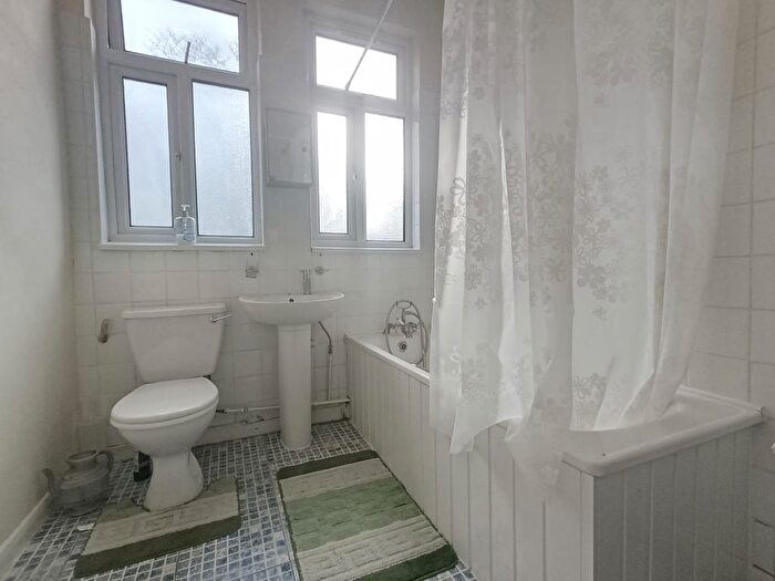 1 Bedroom Flat To Rent In Windsor Road, London, E7