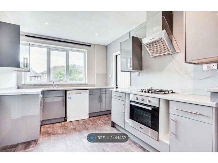 3 Bedroom Semi-Detached House To Rent In Leeds, Leeds, LS10