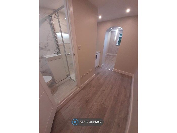 Studio To Rent In Minster Rd, West Hamstead, London, NW2