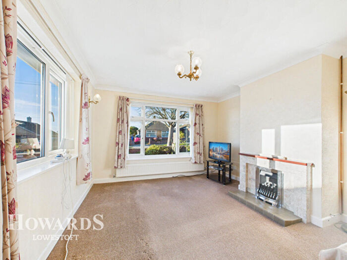 2 Bedroom Detached Bungalow For Sale In Clovelly Rise, Lowestoft, NR32