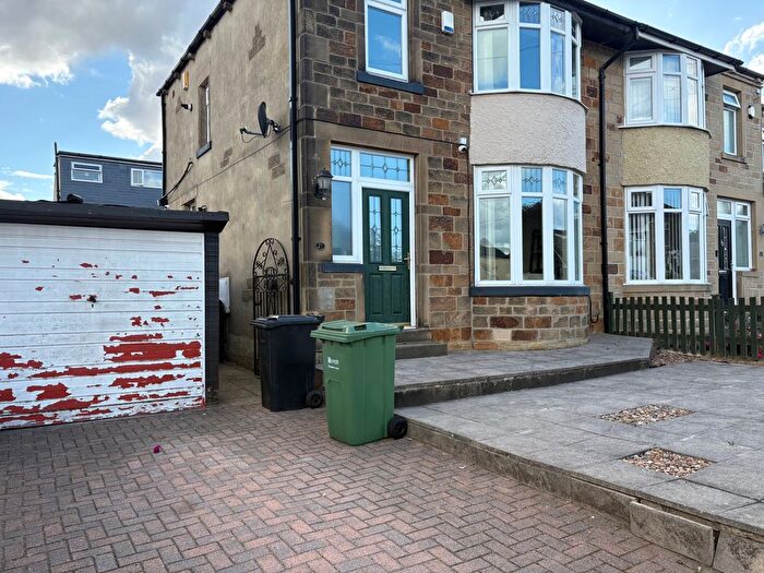 3 Bedroom Semi-Detached House To Rent In Sunny Bank Avenue, Bradford, West Yorkshire, BD3