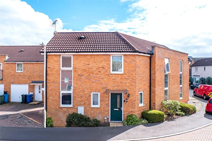 3 Bedroom Semi Detached House For Sale In Spinel Close, Sittingbourne, Kent, ME10
