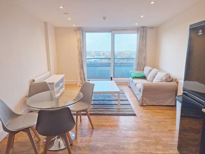 1 Bedroom Flat To Rent In Raphael House, IG1