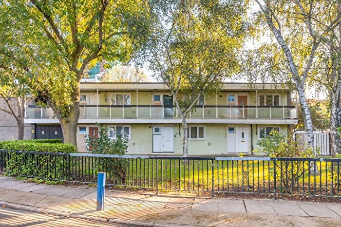 2 Bedroom Flat For Sale In Darfield Way, North Kensington, London, W10