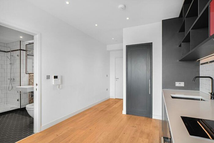 Flat To Rent In Bridgewater House, London, E14