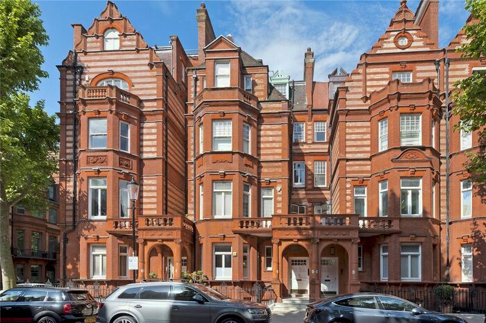 2 Bedroom Flat To Rent In Sloane Gardens, Chelsea, London, SW1W
