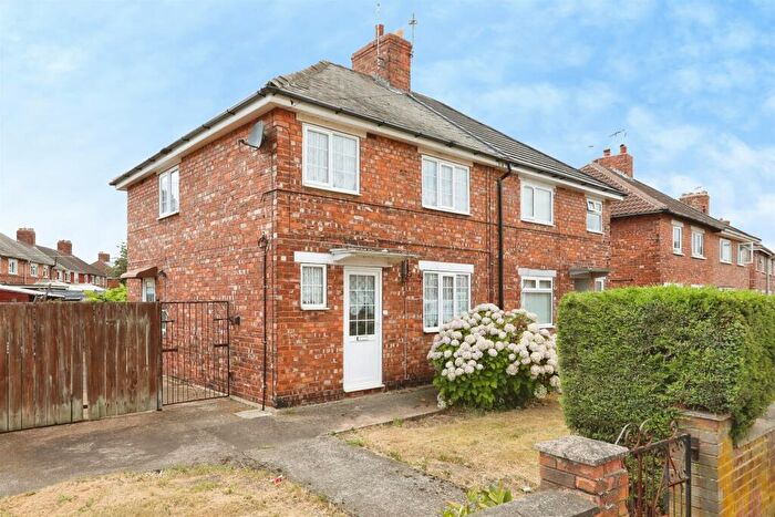 3 Bedroom Semi-Detached House For Sale In The Fairway, Moorends, Doncaster, DN8