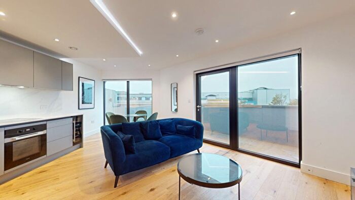 1 Bedroom Flat To Rent In New Horizons Court, Brentford, TW8