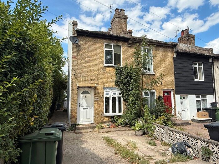 2 Bedroom End Terrace House For Sale In Queens Road, Maidstone, Kent, ME16