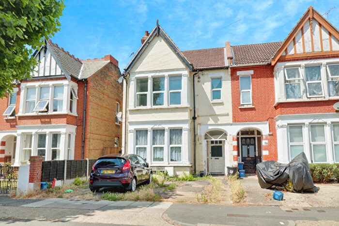 1 Bedroom Flat To Rent In Valkyrie Road, Westcliff On Sea, SS0