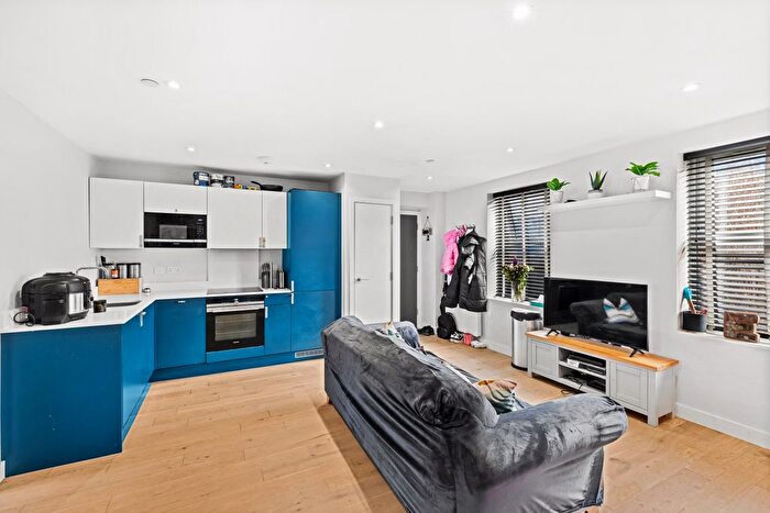 2 Bedroom Flat For Sale In Ref: Gk - Gogmore Lane, Chertsey, KT16