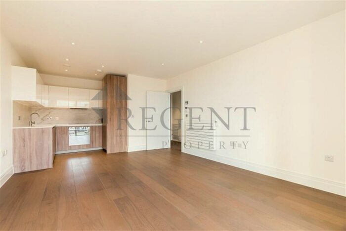 1 Bedroom Apartment To Rent In Hamond Court, Queenshurst Square, KT2