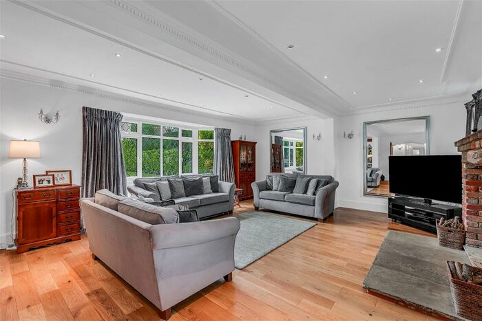 5 Bedroom Detached House For Sale In Herbert Road, Hornchurch, RM11
