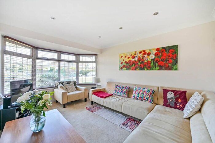 4 Bedroom Detached House For Sale In Rectory Close, Farnham Royal, Slough, SL2