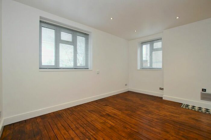 Studio To Rent In Albion Road, London, N16
