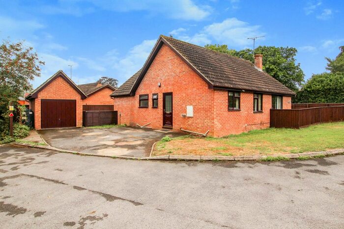 3 Bedroom Bungalow To Rent In Painters Meadow, Picket Piece, Andover, Hampshire, SP11