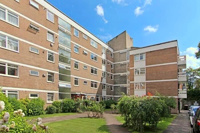 2 Bedroom Flat To Rent In Carlton Drive, Putney, SW15