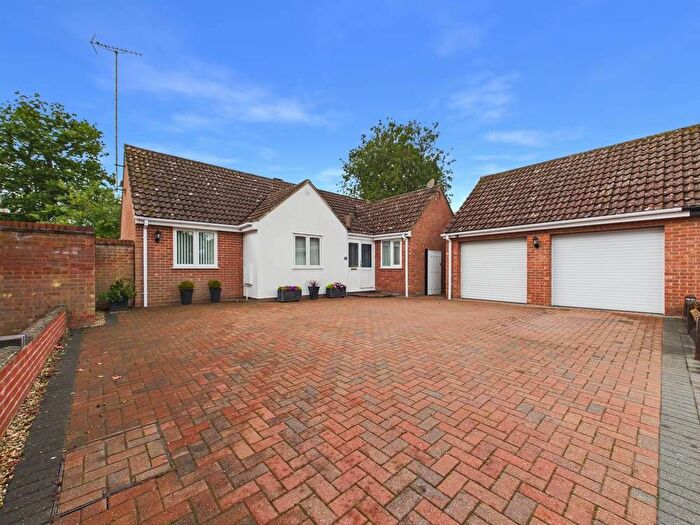 3 Bedroom Bungalow For Sale In Craven Drive, Colchester, Essex, CO4