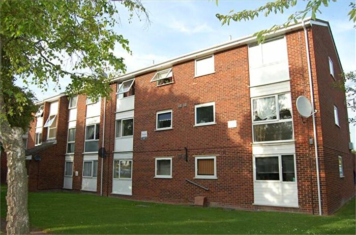 2 Bedroom Flat To Rent In Thackeray Close, Royston, SG8