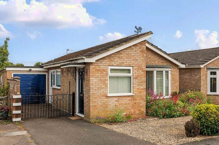 2 Bedroom Detached Bungalow To Rent In Maud Close, Bicester, OX26