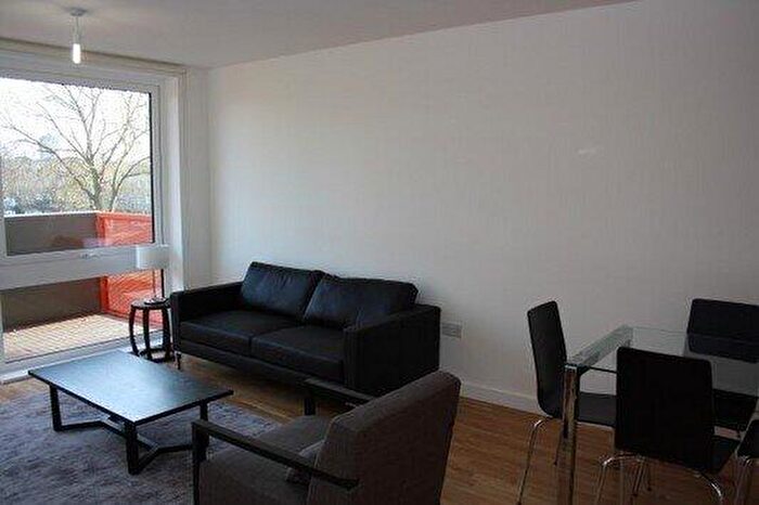 2 Bedroom Flat To Rent In Sculpture House, Killick Way, Stepney Green, London, E1